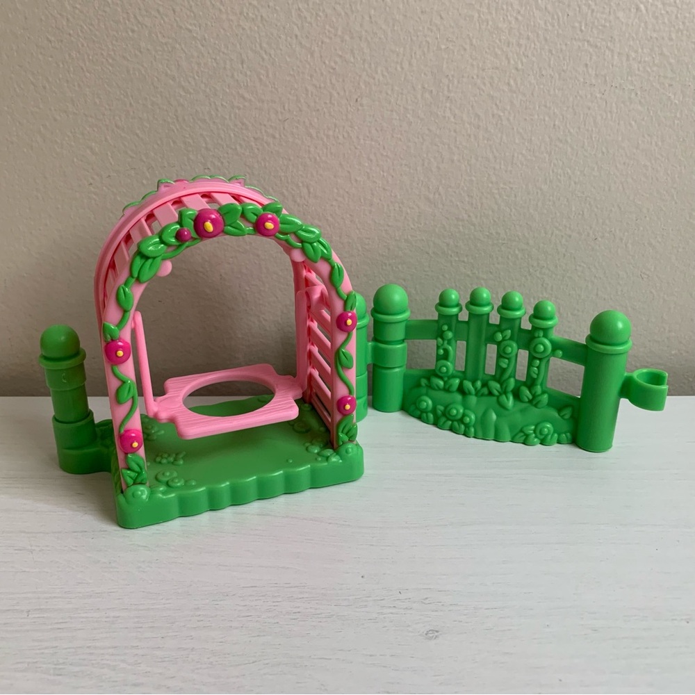 Fisher-Price Little People Garden Swing & Fence